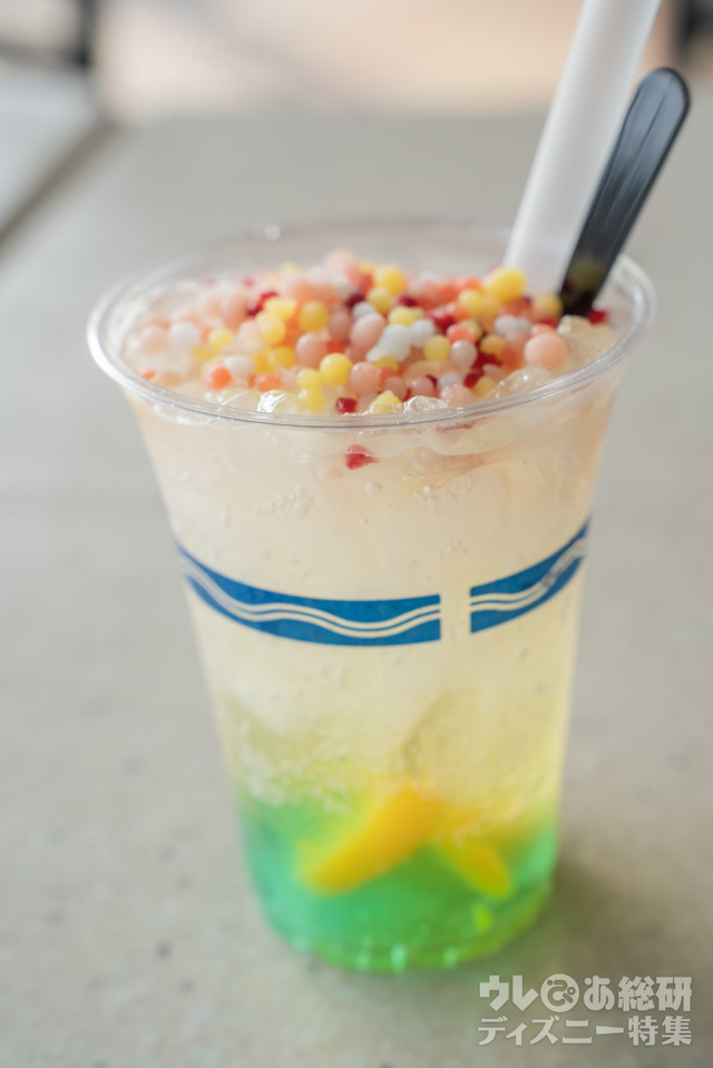 スパークリングカクテル（オレンジリキュール＆フローズンビーズ）¥780