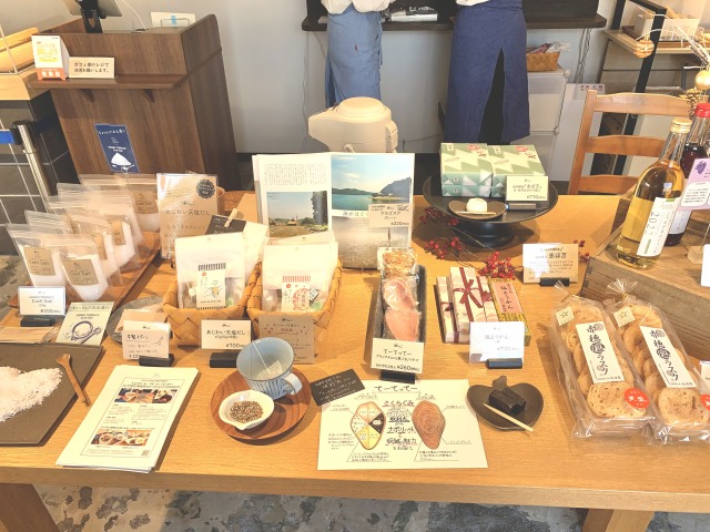 塩だけでなく、赤穂で人気のお土産も販売