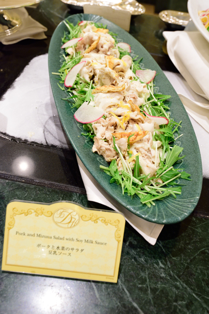 ポークと水菜のサラダ 豆乳ソース ©Disney