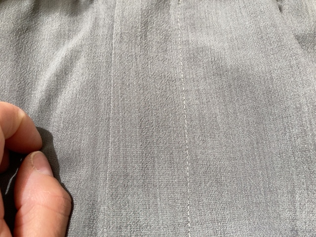 【ワークマン シャリテック(R)強撚糸イージーパンツ】ワークマン独自の素材「シャリテック」。シャリシャリとした手触りで涼しく着られます