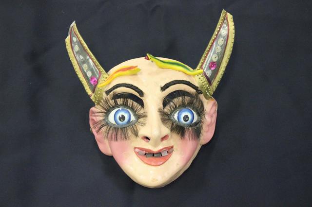 女悪魔の仮面(ボリビア)　カーニバルに登場する女悪魔を表した仮面