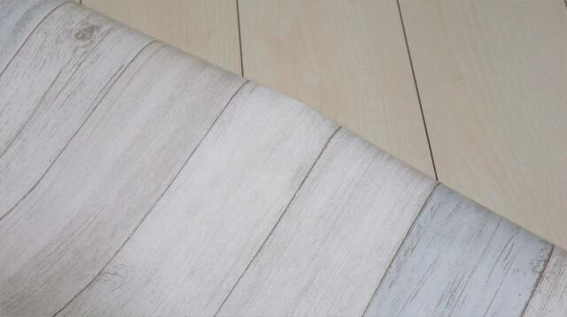 【ニトリ リノベウォールシート】「スクラップウッド」の名の柄ですが配色は上品でおしゃれ