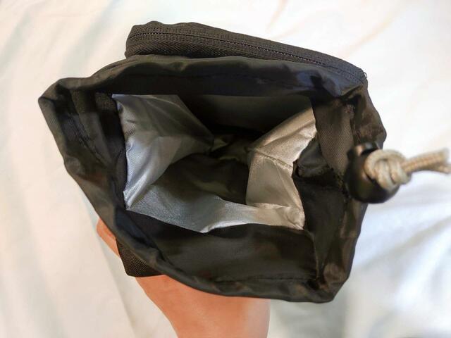 【MonoMax】「付録：キャプテンスタッグ ショルダーバッグ」バッグ中央には、保冷機能付きポケットあり