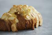 東京都・世田谷区「plat」　クロワッサンアーモンド
