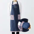 【紀ノ国屋】リバティプリント エプロン　ン　ネイビー着用イメージ