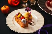 「ハロウィンアフタヌーンティーセット(上段)」<期間:2024年9月1日〜10月31日>【秋色スイーツ&セイヴォリーでハロウィン気分を満喫♪ティーブッフェも楽しめる「ハロウィンアフタヌーンティーセット」】