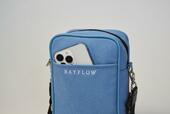 【BAYFLOWショルダーバッグ（ブルー）】スマホが入るフロントポケット