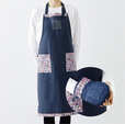 【紀ノ国屋】リバティプリント エプロン　ン　ネイビー着用イメージ
