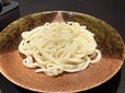 シメは群馬名物水沢うどんを味の染み込んだ鍋スープで煮込みます