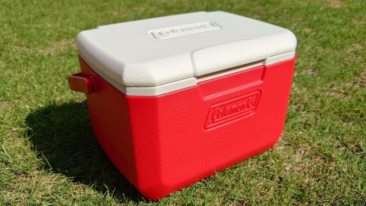 1,000円台で十分すぎ。コールマンの「小型クーラーボックス」がこの夏