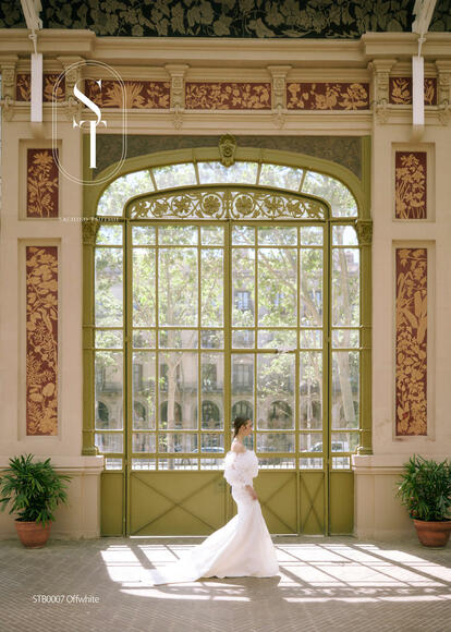 可憐な大人美、満開♪「唯一無二のヒロインドレス」人気3ブランドの