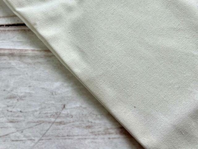 【otonaMUSE(オトナミューズ)7月号増刊】ポリエステル混の綿素材。コットンキャンバス調の固めでしっかりとした生地です