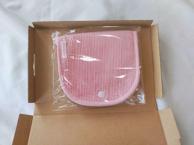 商品は、パッケージにて丁寧に梱包されている