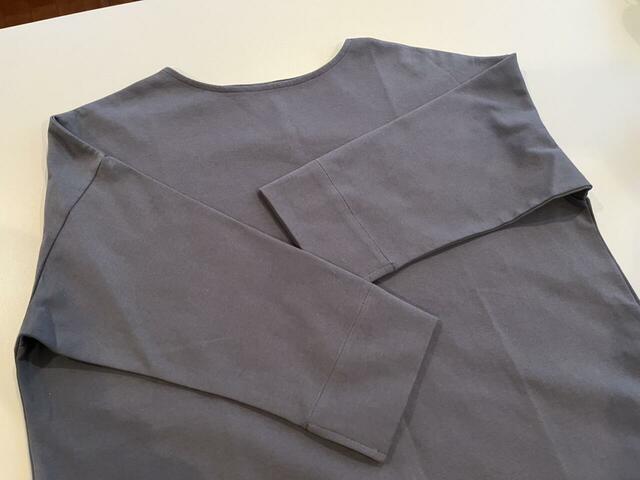 【無印良品　二重編み七分袖ワンピース】カラーはチャコールグレー、黒、サンドベージュ。どれも小物と合わせやすい色味です◎