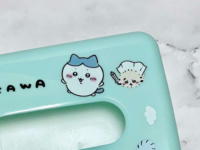 ハチワレの横には尊敬するラッコが…！