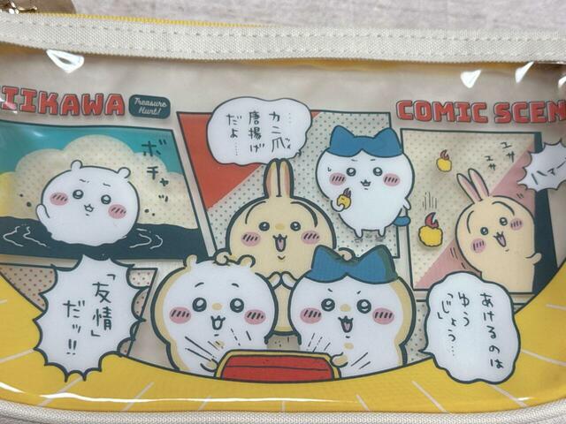 前面の素材はPVC。クリア素材にコミック調のイラストがプリントされています