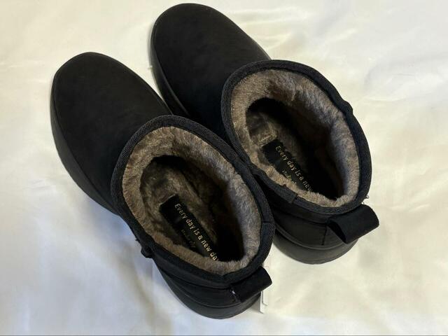 【studioCLIP 滑りにくい撥水ムートンブーツ】つま先の裏地には消臭・抗菌防臭機能のあるテープを使用。これも嬉しいポイント！