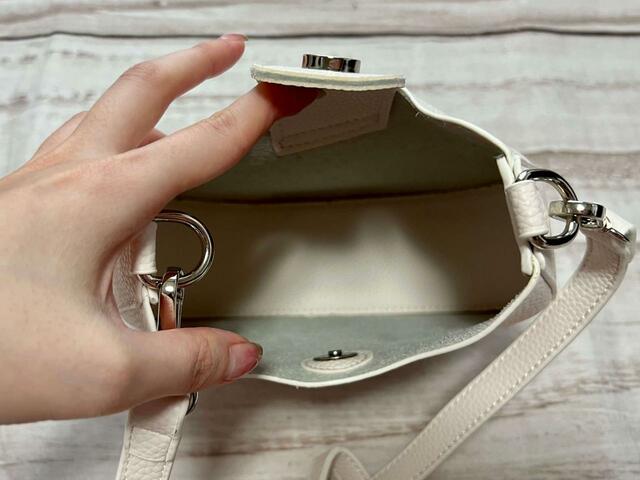 【GRL（グレイル）】内側にはポケットなどはないシンプルな作り