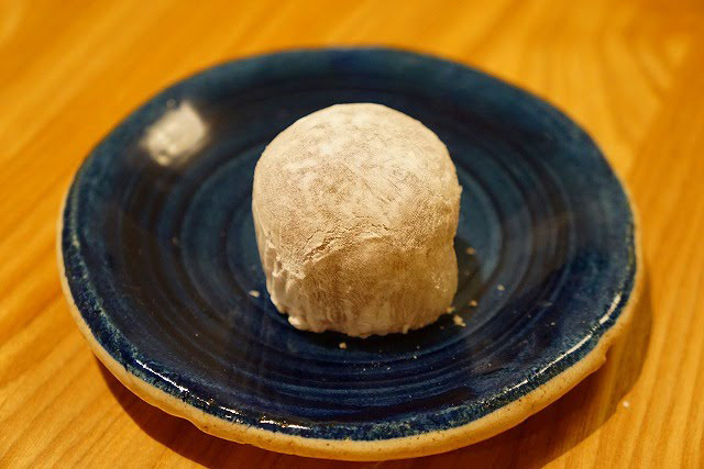 栗菓子で有名な長野小布施堂のいちご大福。　小布施堂　いちご大福　394円