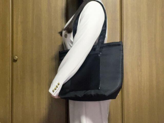 実際に持ってみたサイズ感です