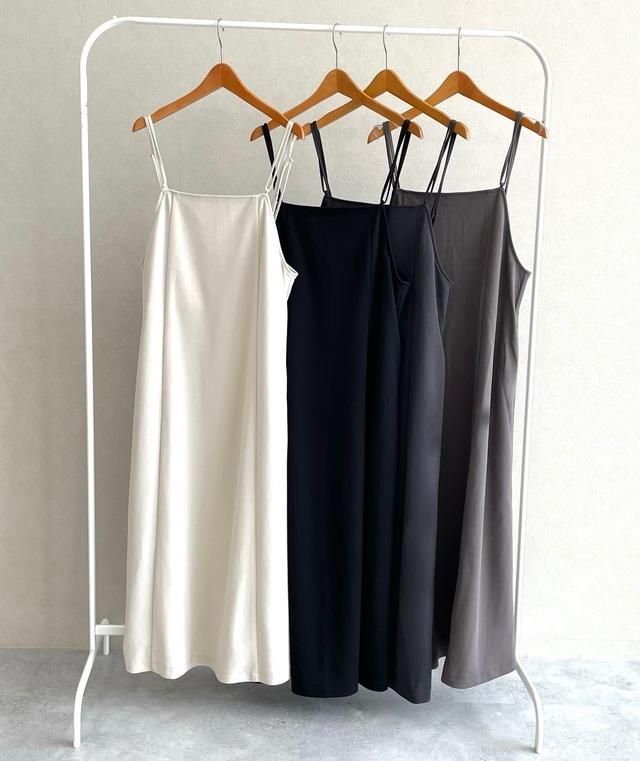 「スゴラクストレッチキャミワンピース」5,940円(税込)