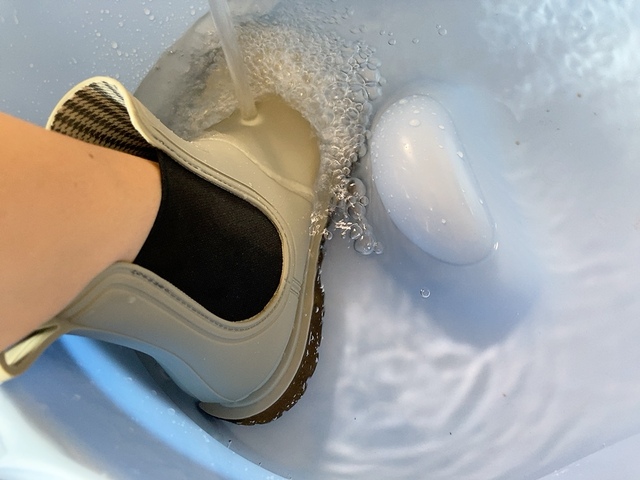 【ワークマン レディース防水サファリサイドゴア】しっかり水を弾いてくれます