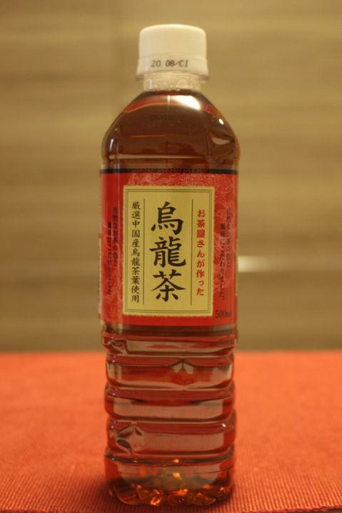 すっきりした飲み心地の『烏龍茶』。『お茶屋さんが作った烏龍茶』44円