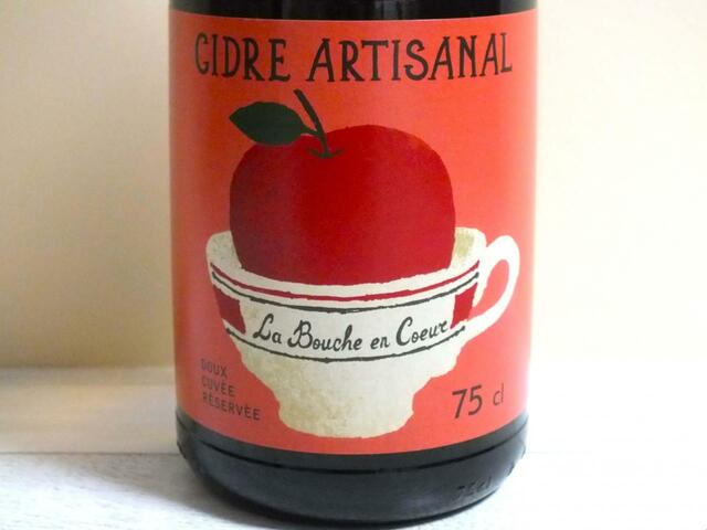 【カルディ　りんごバッグ：ラ・ブーシュ・オン・クール　シードル・アルティザン・ドゥー】りんごのイラストがおしゃれ