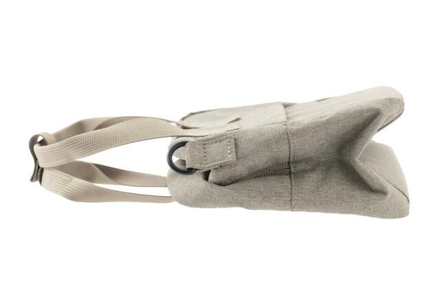 【ワークマン×フルクロ　たためて自立する 2WAY 撥水ミニボストンバッグ】つぶしてもシワになりにくい、しっかりした生地です◎