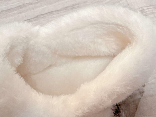 足首をぐるっと囲むフェイクファー！内側もファーでとっても暖かい♪