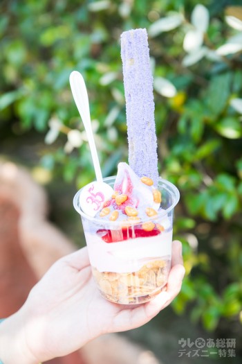 クリッターサンデー(チュロス&ミックスソフトクリーム)1個500円