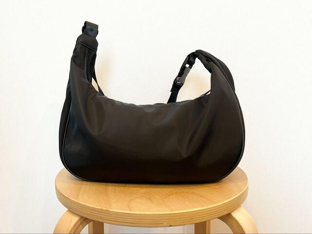 【green label relaxing 2WAY ハッスイ ショルダー バッグ】サイズは（約）上幅38.5／底幅26×高さ20.5×マチ12.5cm。カラーはオフホワイト、ブラック、ミディアムグレー、ベージュがあります