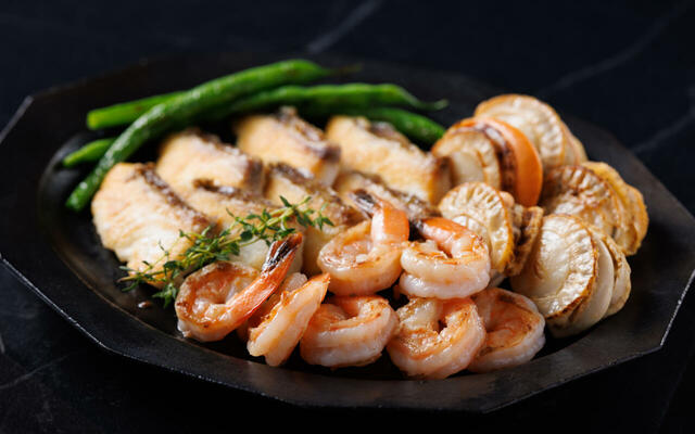 「武藏窯ブースのグリル魚介料理」＜期間：2026年1月4日～2月28日＞【【浅草ビューホテル】冬の澄んだ絶景とともにグリル料理など、100種類のブッフェメニューが味わえるウインターブッフェ開催中！】