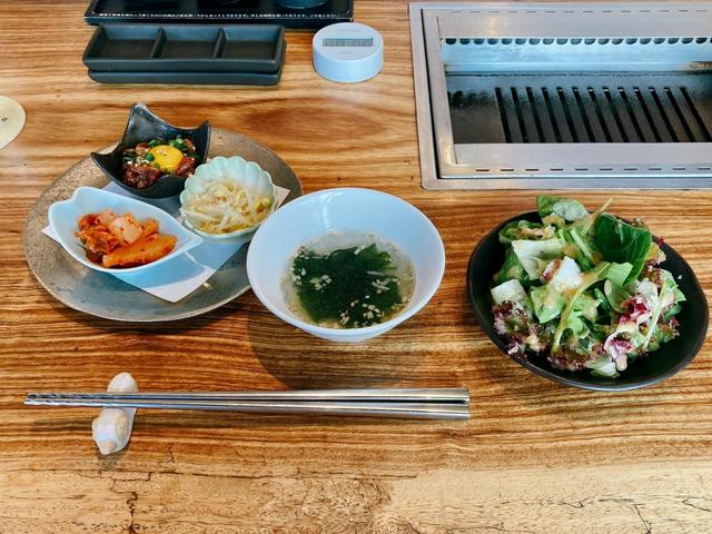 らむハンバーグ御膳には前菜3種盛り、スープ、グリーンサラダの他、ご飯が付く