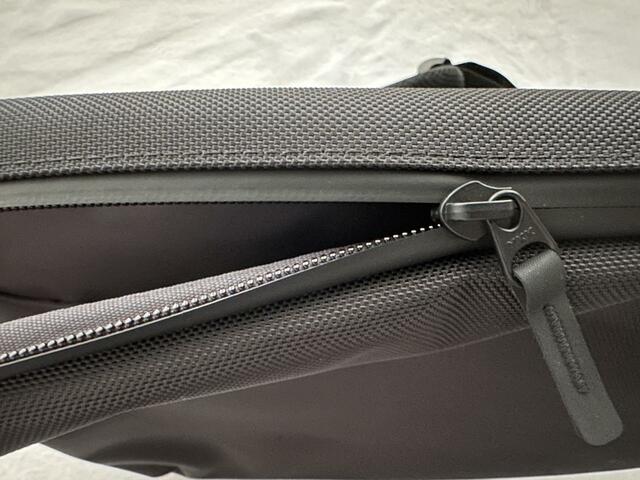 【UNIQLO　3WAYスマートバッグ】止水ファスナーだから水濡れも安心