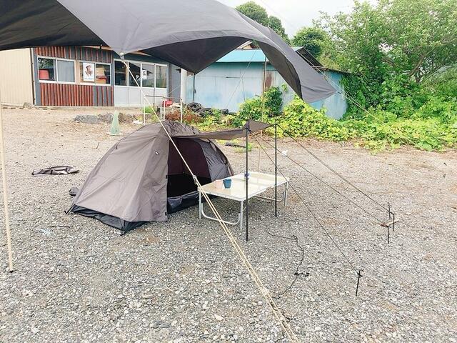 【ワークマン 【WEB限定】BASICドームテント 1人用 （キャノピー110cm）】ドアはタッセルで留められる