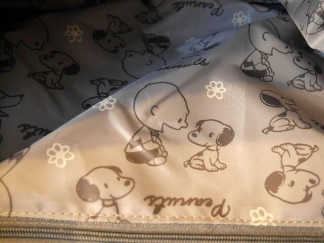 【ベルメゾン 軽量ワッペン付きショルダーバッグ 『スヌーピー』】内側もPEANUTSの世界♪レトロなスヌーピーとチャーリー・ブラウンに癒されます◎