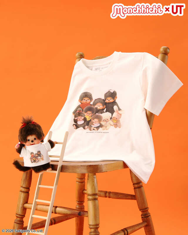 【ユニクロ×モンチッチ】モンチッチ UT/リラックスフィット（1,990円）／歴代のモンチッチが勢揃いしたオフホワイト