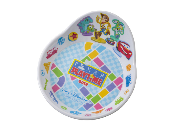 クリームロールケーキ、スーベニアプレート付き 780円｜マンマ・ビスコッティーズ・ベーカリー｜東京ディズニーシー「ピクサー・プレイタイム」スペシャルメニュー