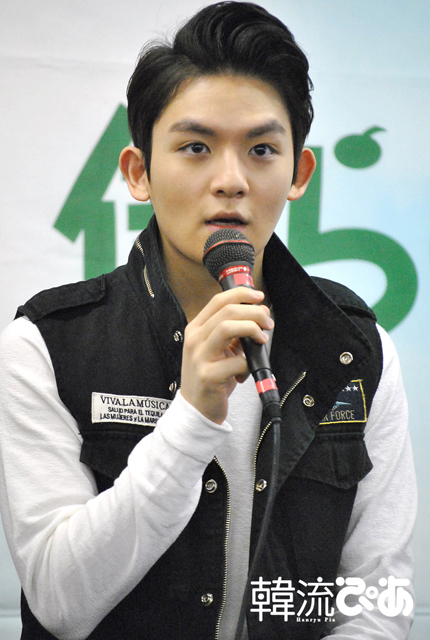 緊張しながら日本語で自己紹介するリッキー(TEENTOP)