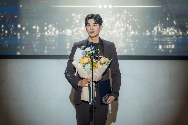 Netflixシリーズ『ドクタースランプ』独占配信中