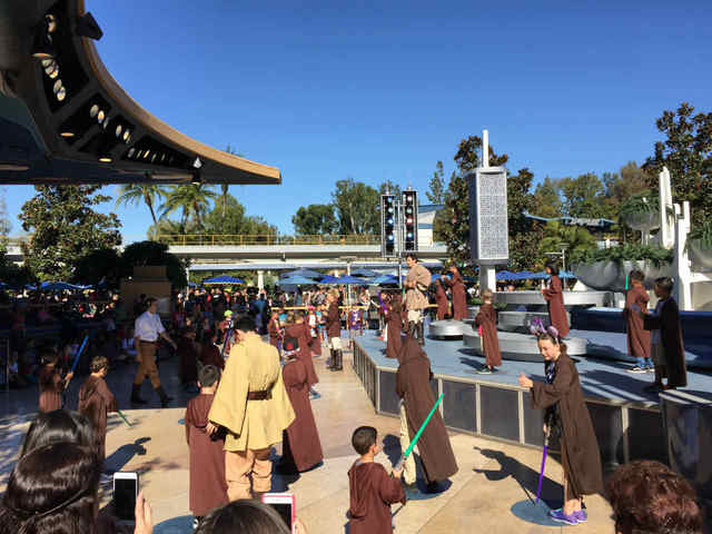 ジェダイトレーニングアカデミーには若きパダワンの姿が多く見受けられました