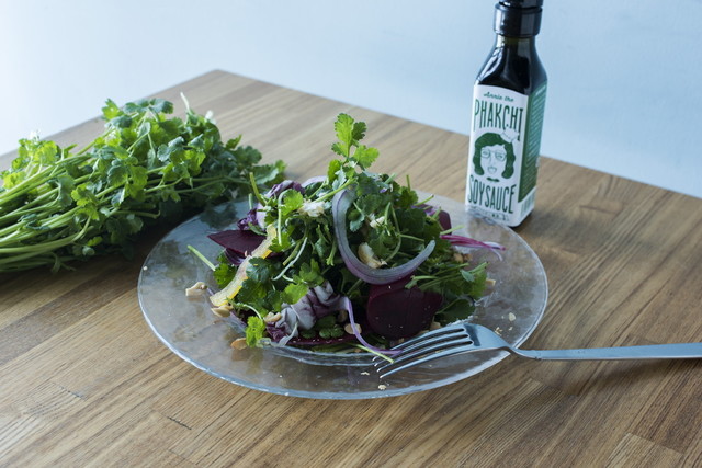 パクチーとビーツのサラダ