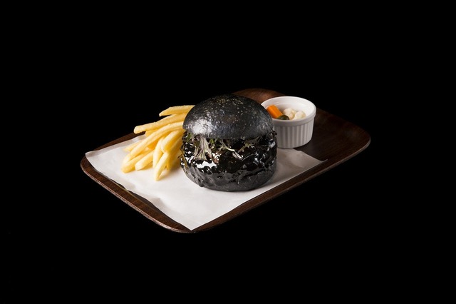 まっくろバーガー