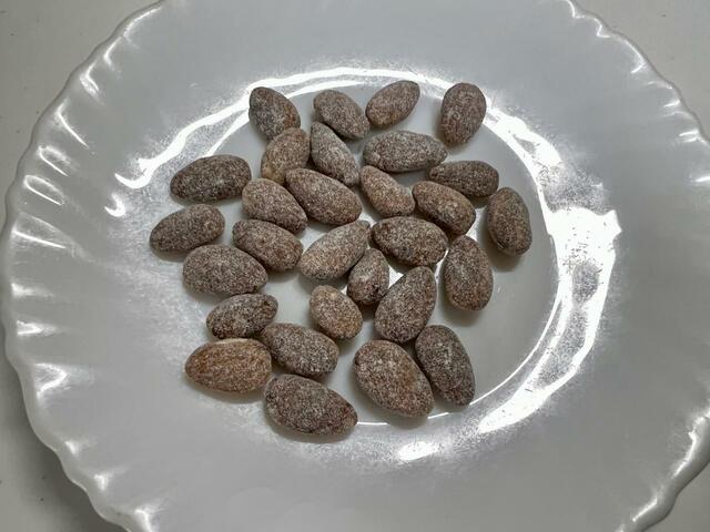 【ダイソー ハニーバターアーモンド】意外と少なく感じる