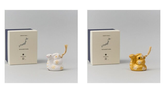 『JIMOTO Made+ 東山 干支土鈴巳白（左） /干支土鈴巳金（右）』各 4,900円（税込） 2025年の干支である”巳(へび)”のかたちをしたコロコロという心地よい音色が響く土鈴。