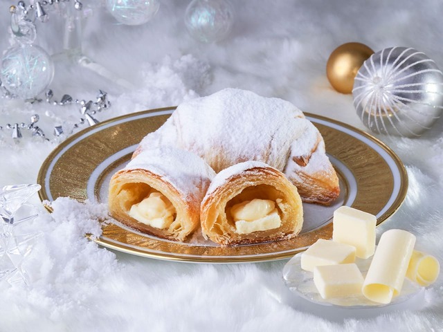 【サンマルクカフェ】「プレミアムチョコクロ 粉雪ホワイトスノーチョコレート」380円 ※写真はイメージです