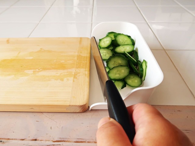 【まな板キャッチャー】サラダを作るときの使用イメージ5