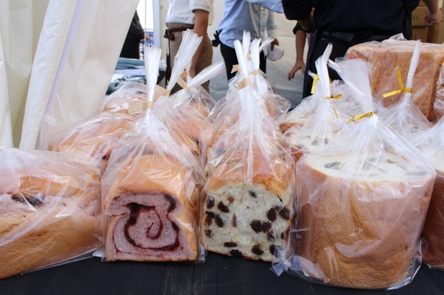 「昨年開催時のパン屋さん画像」【 『浦和レッズ×パンのフェス2023 in 埼玉スタジアム2〇〇2』トワイライト】