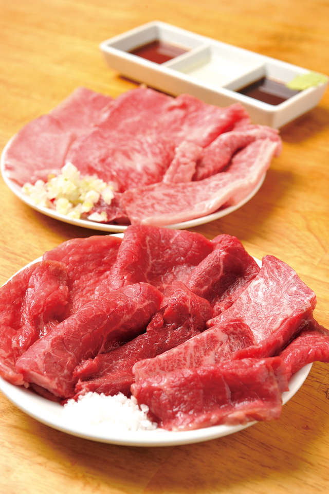 近江牛 赤皿 白皿 1人前各1,500円（税別）｜近江牛肉店 本店